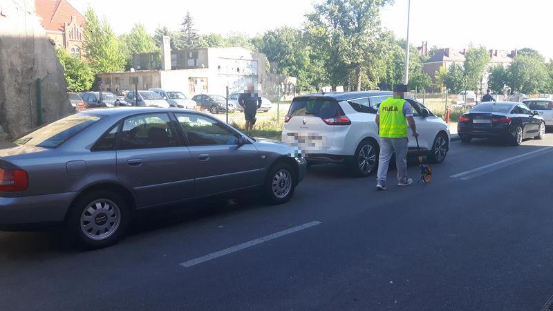 Wypadek – kobieta wjechała w otwierane drzwi