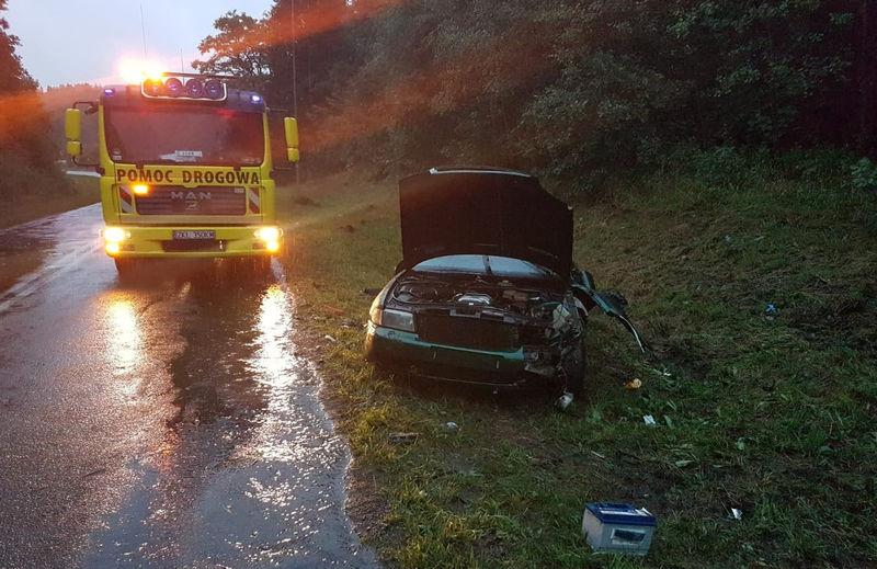 W Nieżynie dachowało Audi. Młody kierowca prowadził po alkoholu