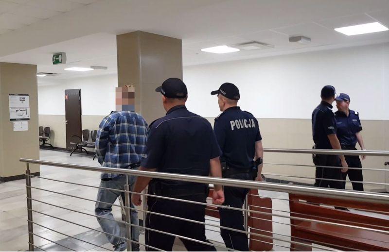 Usiłowania zabójstwa, broń i materiały wybuchowe - mężczyzna siedział 7 lat i jeszcze posiedzi