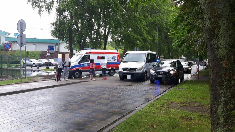 Dziecko prawdopodobnie wbiegło pod samochód