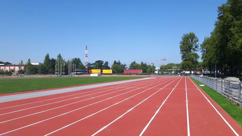 Stadion lekkoatletyczny na finiszu (video)