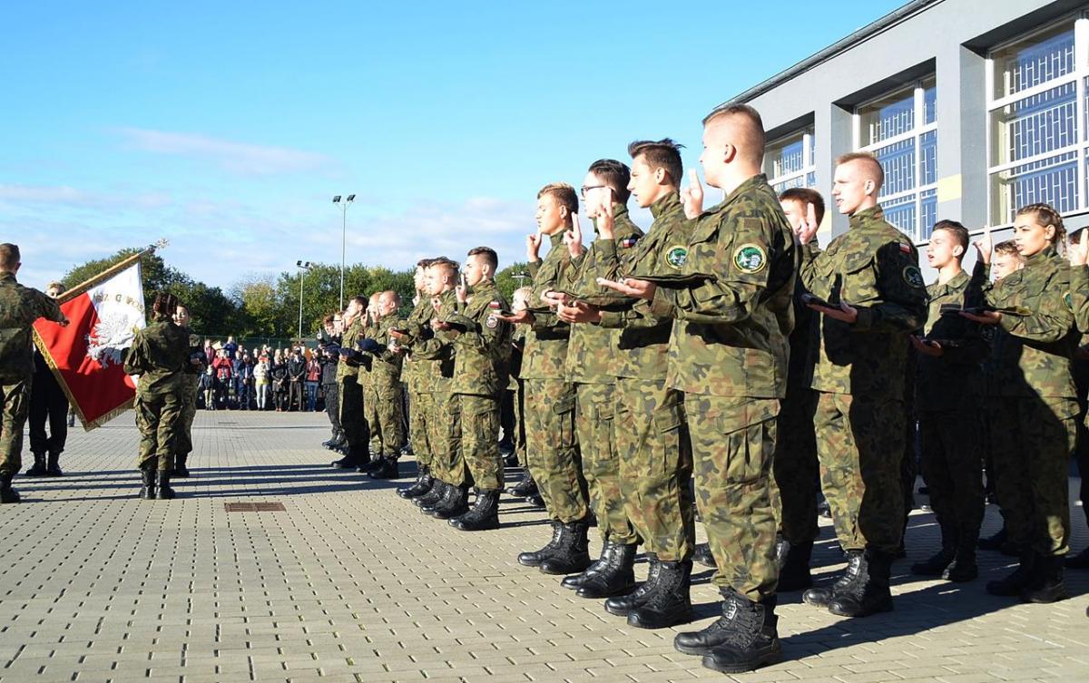 Zobacz ślubowanie klas mundurowych (Foto)
