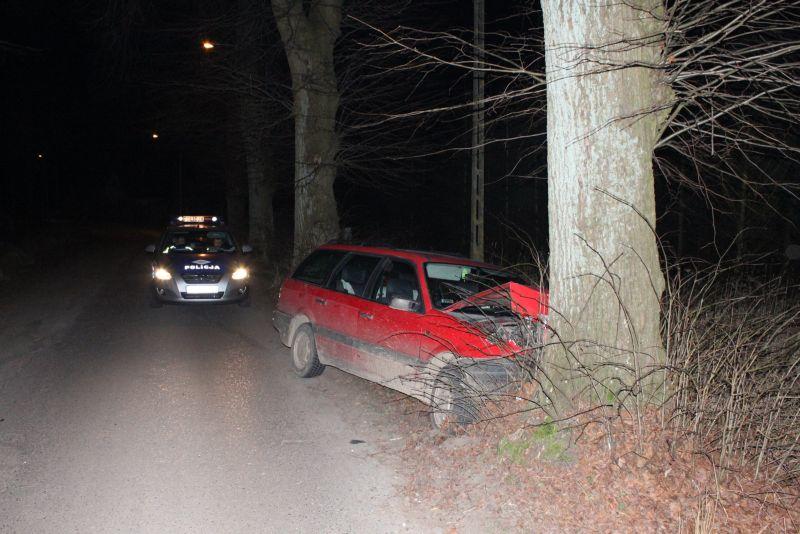 Samochód rozbity, kierowcy nie ma