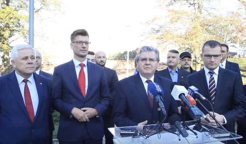 Konferencja PiS-u: „Dziękujemy, prosimy, zapraszamy