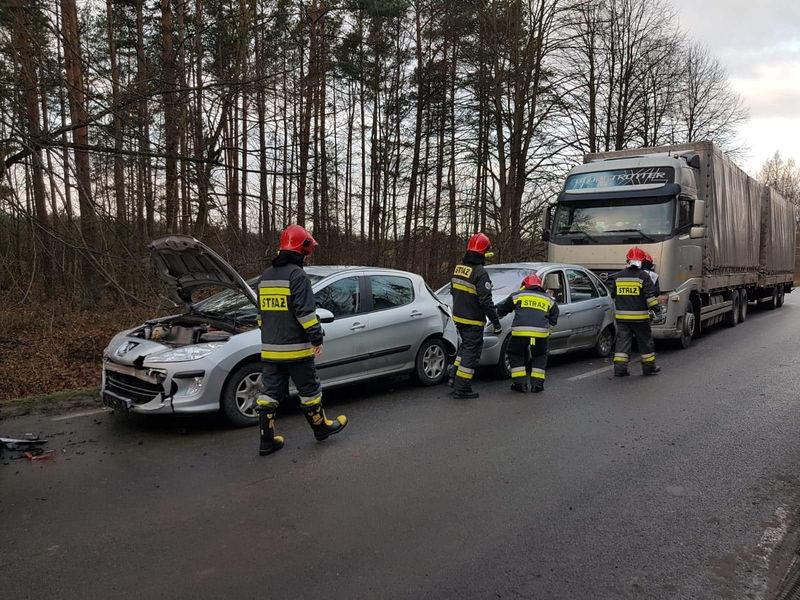 Zderzenie czterech samochodów