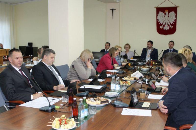 Ostatnia w tym roku sesja Rady Gminy w Ustroniu Morskim (Video)