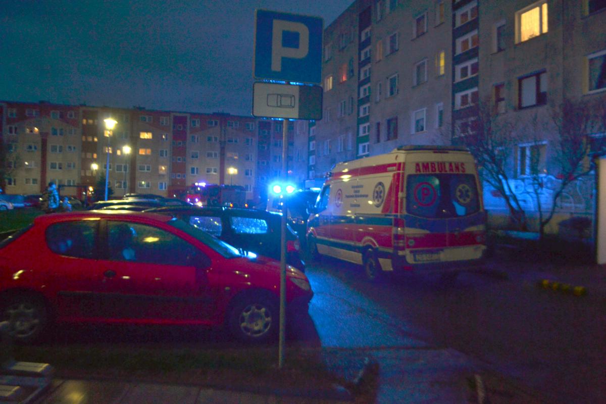 Potrzebowała pomocy. Strażacy weszli do mieszkania