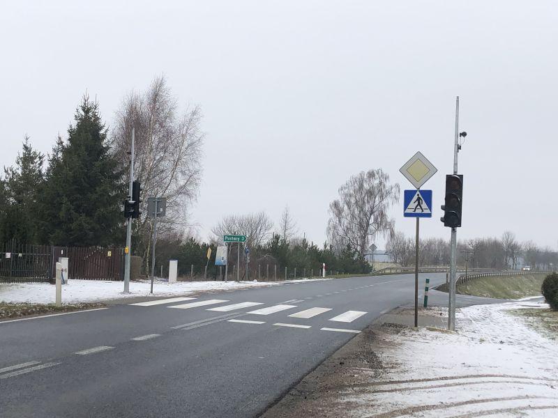 W Ząbrowie zamontowano sygnalizację świetlną z radarowym pomiarem prędkości