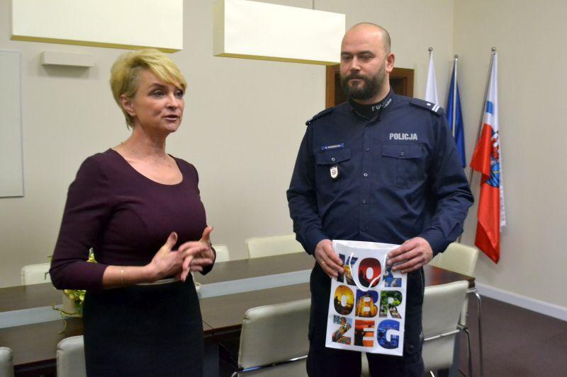 Trzeźwość badana w trzech kolorach.  Kolejny AlcoBlow w rękach Policji