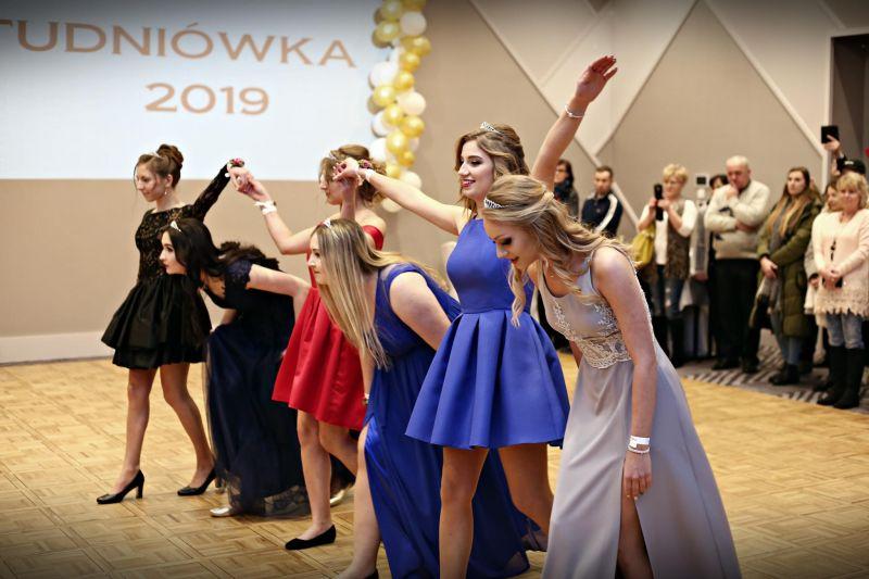 Studniówki 2019: Zespół Szkół Ekonomiczno - Hotelarskich (Foto,video)