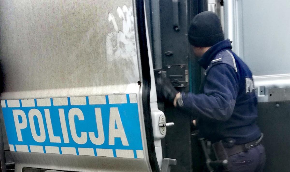 Trzech odpowie za zniszczenie auta i groźby, czwarty był poszukiwany 