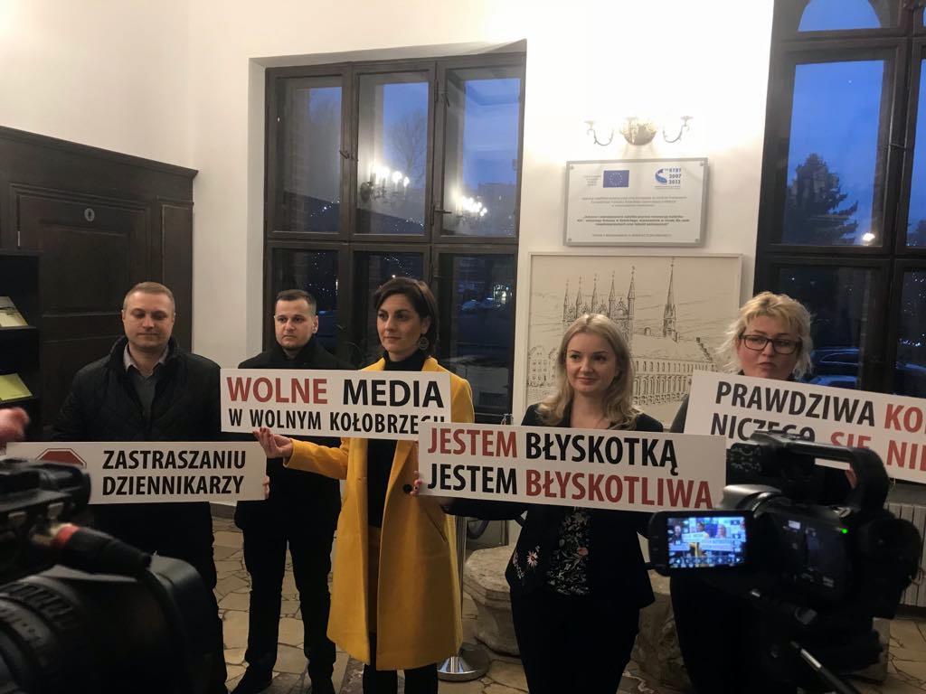 Happening radnych opozycji. Broniono „wolności” mediów?