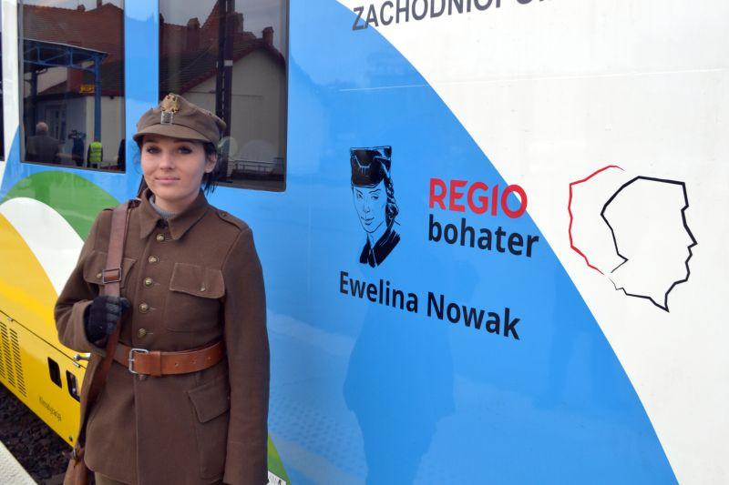 Pociąg POLREGIO z wizerunkiem sanitariuszki