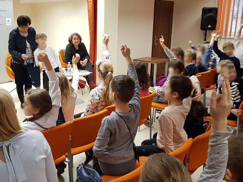 Po co dzieciom książki, jeśli wokół tyle ciekawych rzeczy ...