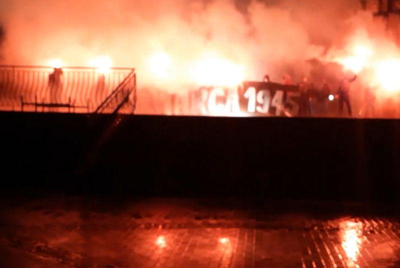 Kibice uczcili pamięć żołnierz walczących o Kołobrzeg