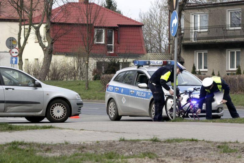 Złamana noga rowerzystki po wypadku z samochodem 