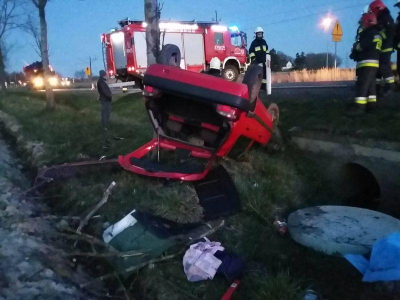 W okolicy Ustronia Morskiego dachował Citroen (Foto)