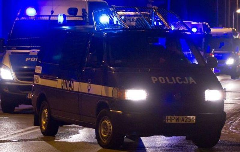 Pijany próbował wyjechać z osiedla. Nie posiadał uprawnień do kierowania samochodem