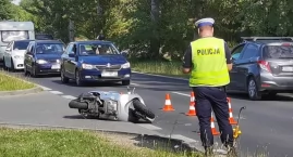 Zderzenie samochodu ze skuterem. Jedna osoba zabrana do szpitala