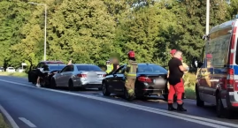 Zderzenie czterech samochodów na wyjeździe z miasta | zdjęcia 