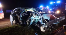 Wypadek przy Krzywoustego. Pasażer był wycinany z wraku citroena