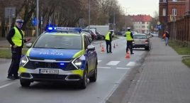 Potrącił kobietę na pasach. Zatrzymał się kilkanaście metrów dalej 