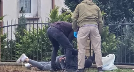 Uciekał z torbą skradzionych rzeczy? Dwóch mężczyzn zatrzymanych po pościgu