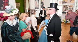 Dawna moda i współczesny zachwyt. Tłumy na otwarciu wystawy