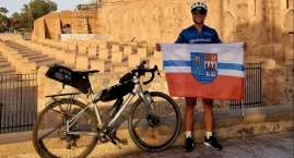 Nauczyciel przejechał rowerem z Kołobrzegu do Marrakeszu. Chce wspomóc swojego ucznia