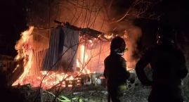 Ogień widoczny był z daleka. Wieczorna interwencja straży pożarnej