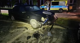 Pijany 19-latek wjechał w ogrodzenie i uszkodził inn&hellip;