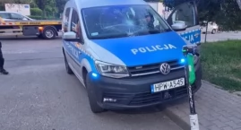 Rzucił hulajnogą w policyjny radiowóz. Mężczyzna zos&hellip;