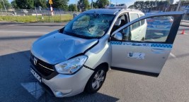 Taksówka wjechała w pieszego. Jego stan jest bardzo poważny