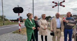 11-latek omal nie zginął pod kołami pociągu. Mieszkańcy „o zmiany przy tym przejeździe walczymy od lat” (video)