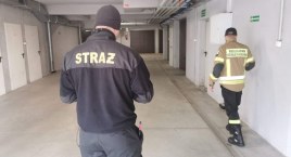 Sprawdzają schrony, piwnice i garaże. Trwa akcja strażaków w powiecie kołobrzeskim