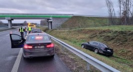 Zdarzenie na S6. Samochód wypadł z drogi (foto)