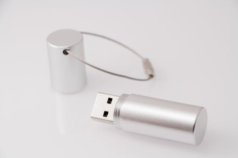 Wyjątkowy prezent: Pendrive z grawerem