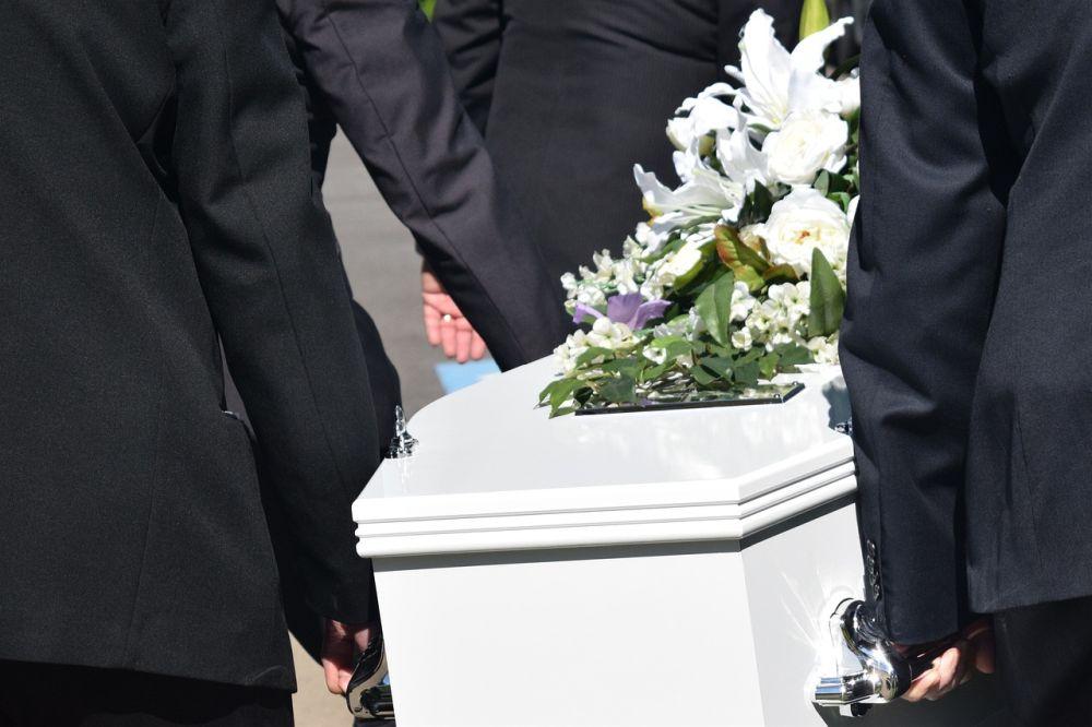 Odzież do pochówku – czym powinna się charakteryzować?