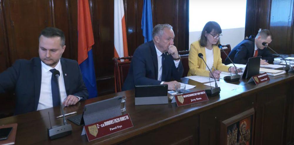 Bez restrukturyzacji