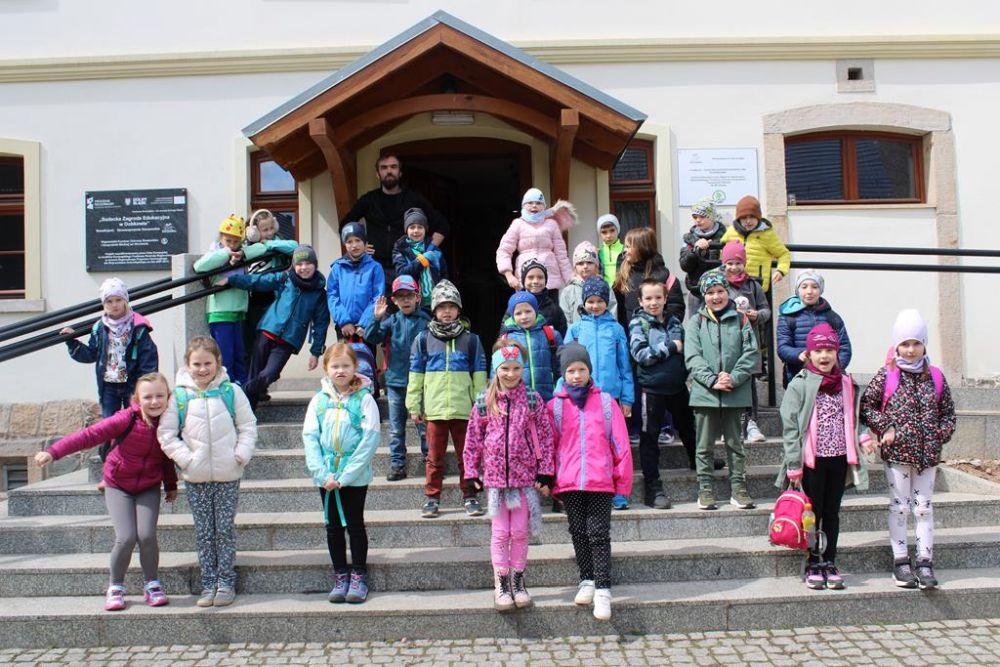 „Krzeszowscy laboranci” w Sudeckiej Zagrodzie Edukacyjnej w Dobkowie
