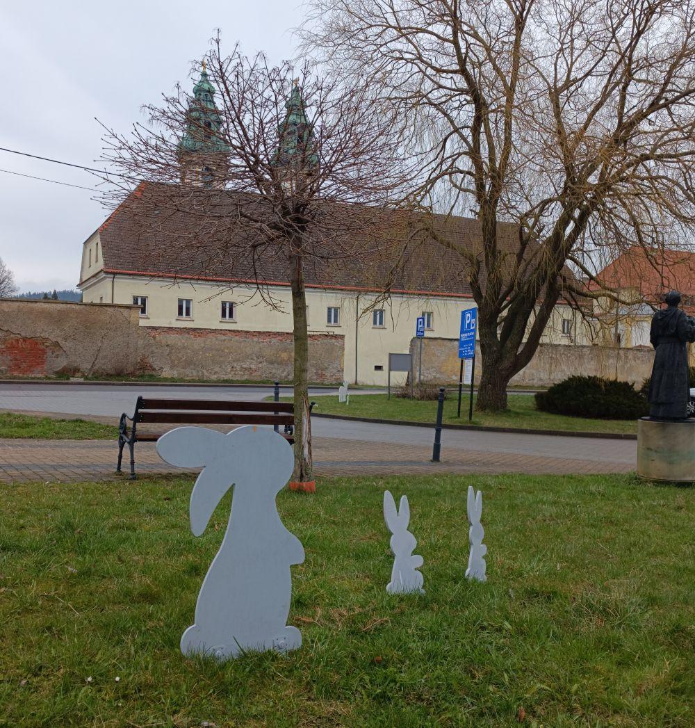 Biegną do bazyliki