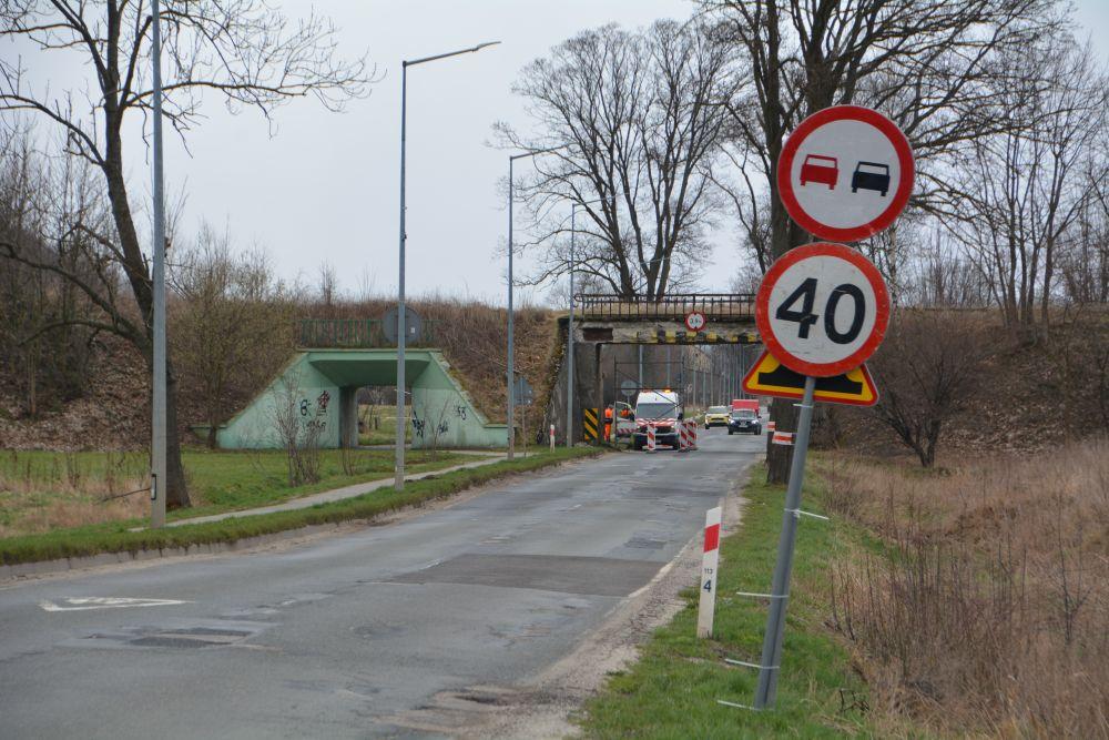 Zwężona droga