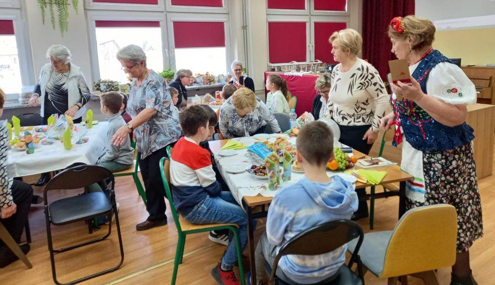 Uniwersytet Trzeciego Wieku w Kamiennej Górze - dzieciom