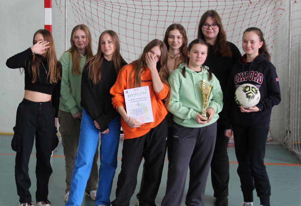 Halowa piłka nożna dziewcząt