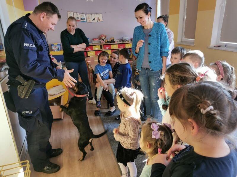 Policjanci u przedszkolaków
