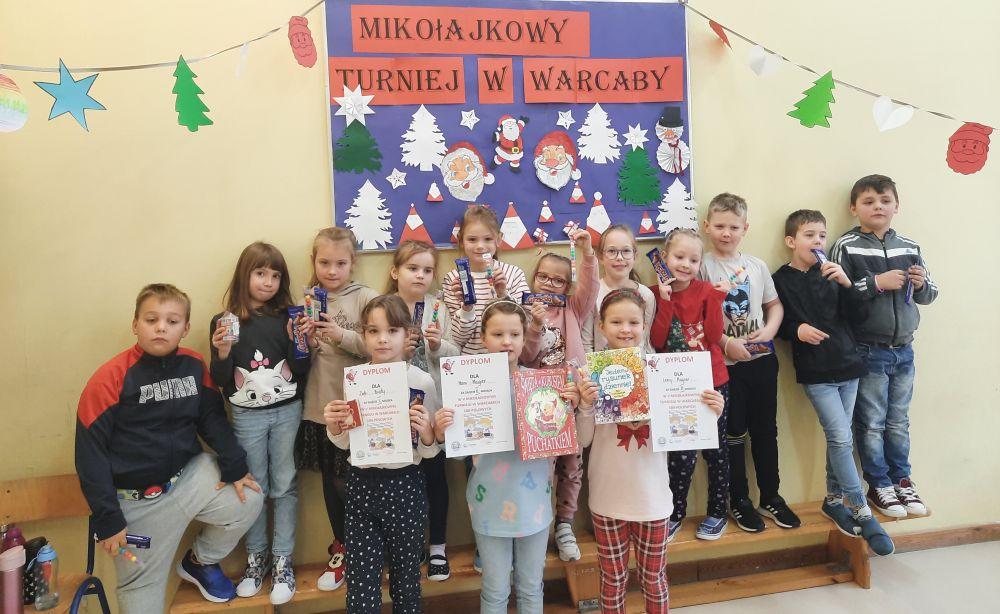 Warcaby w szkole w Czarnym Borze