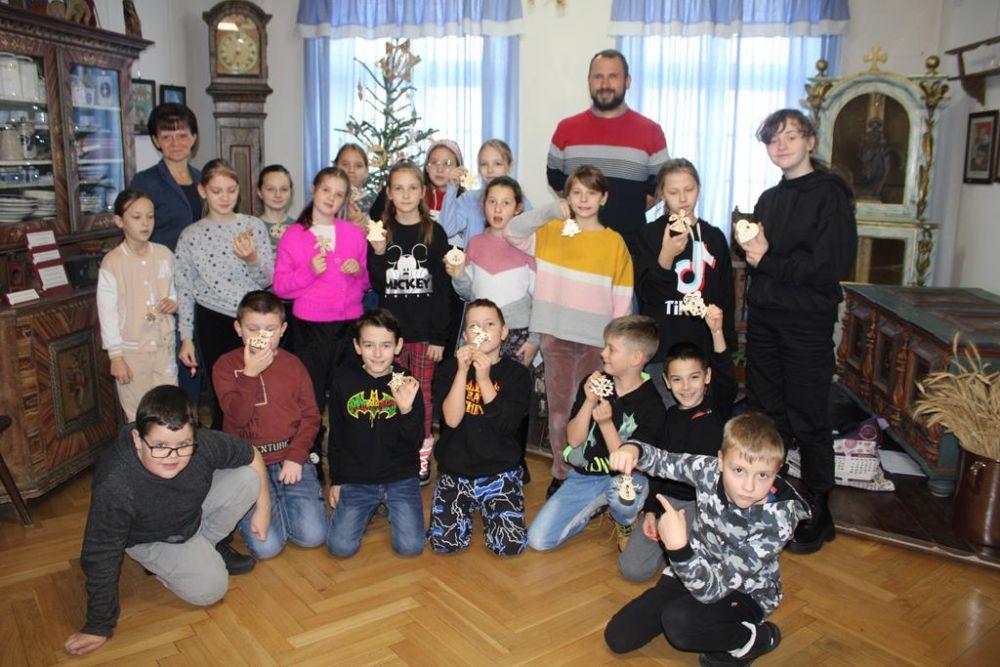 Świąteczna lekcja muzealna w Muzeum Tkactwa