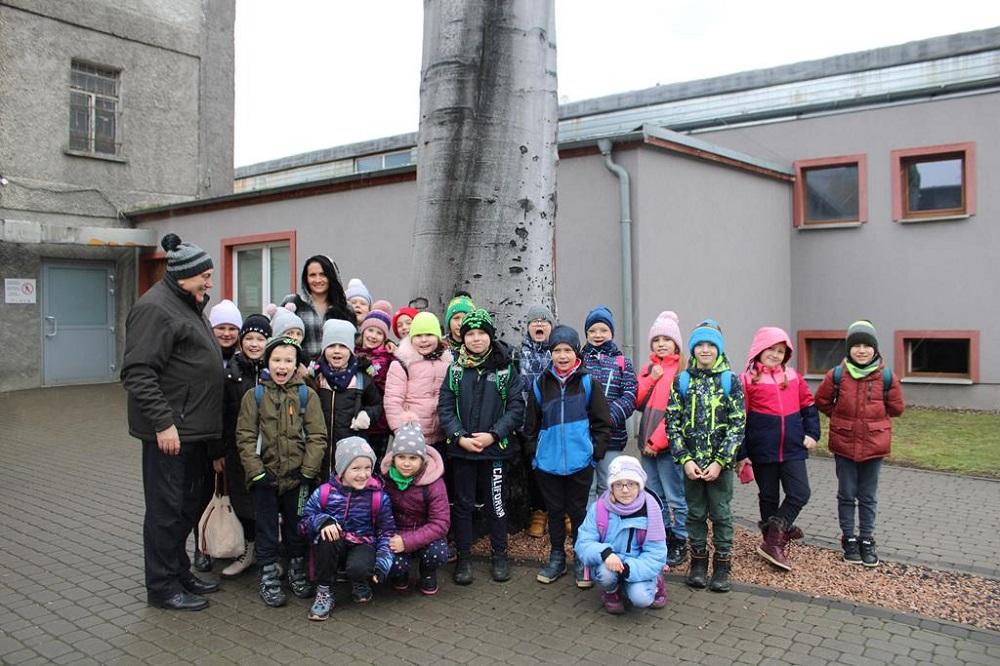 Malowali na szkle i zwiedzili Hutę „Julia” w Piechowicach