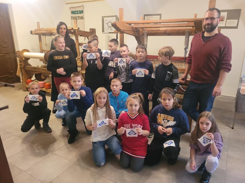 Poznali historię tkactwa i etapy obróbki lnu