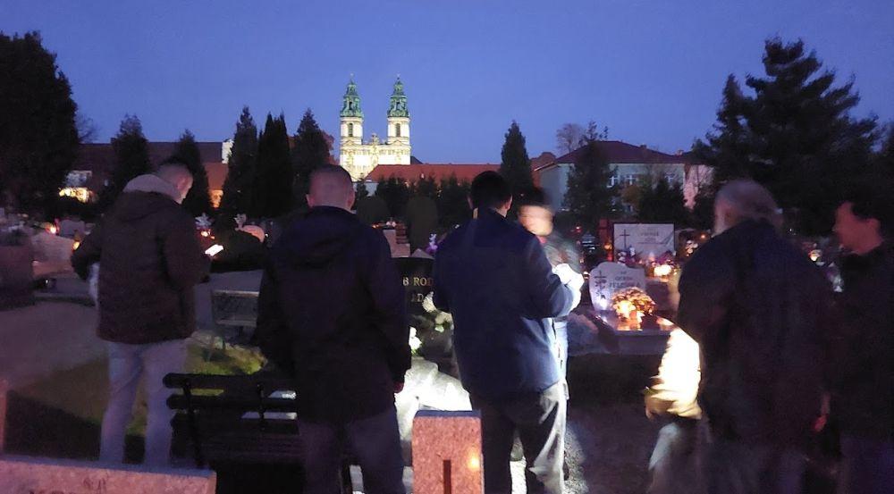 Strażacy na cmentarzu